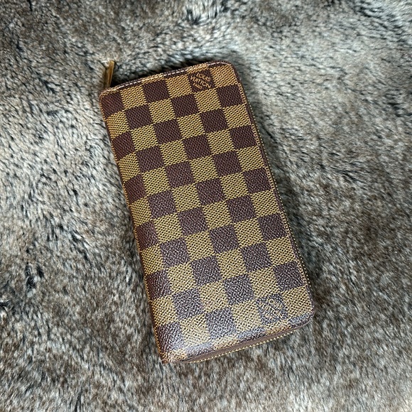 Authentic Louis Vuitton Ebene Zippy Wallet - Picture 4 of 10